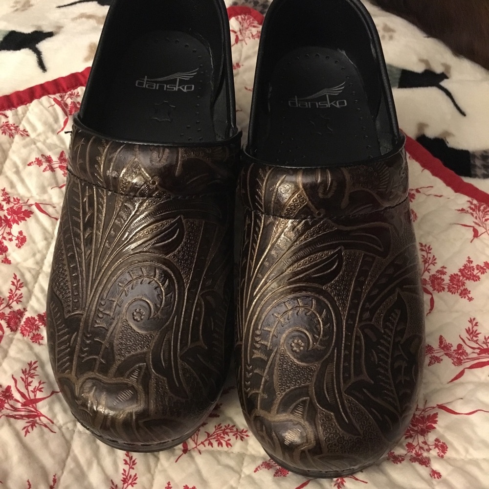 Dansko Size 7 Clogs